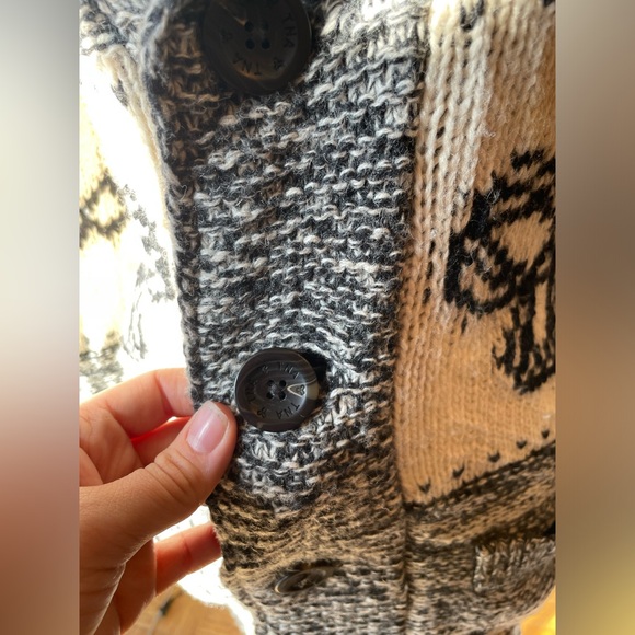 TNA button up sweater - Picture 2 of 8